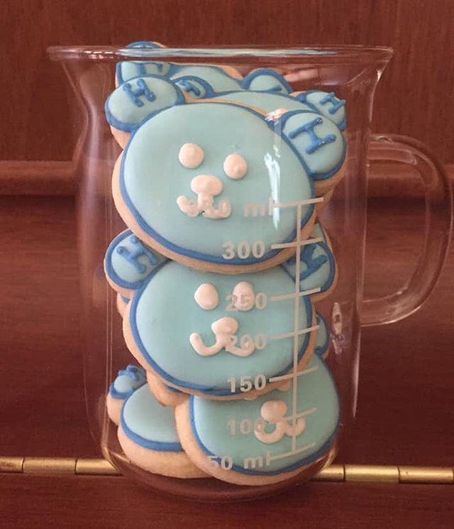 Happy national sugar cookie day! 😋 Of course, our favorites are shaped like happy water molecules!! 💧H2O 💙