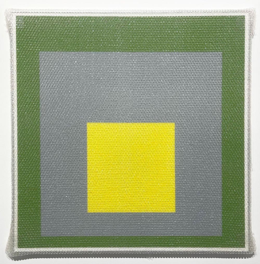 Tammi Campbell - Homage to the Square with Bubble Wrap and Packing Tape , 2022 Acrylique sur panneau avec encadrement de métal / Acrylic on board with metal frame 41 1/2 x 41 1/2 in. (105.4 x 105.4 cm)