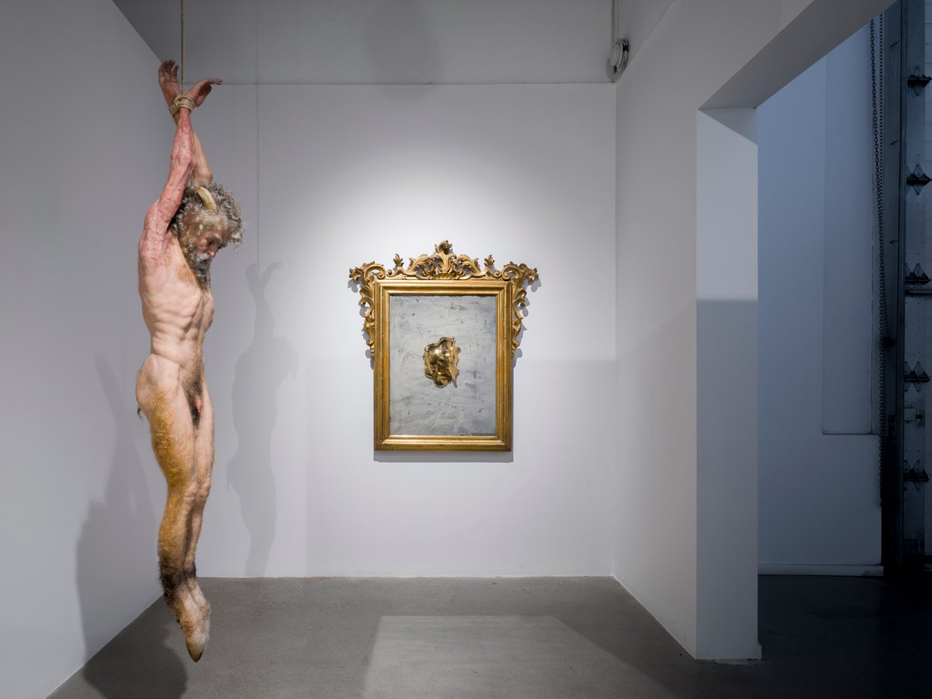 Evan Penny - Marsyas and the Venetian Mirror Vue d'installation / Installation View