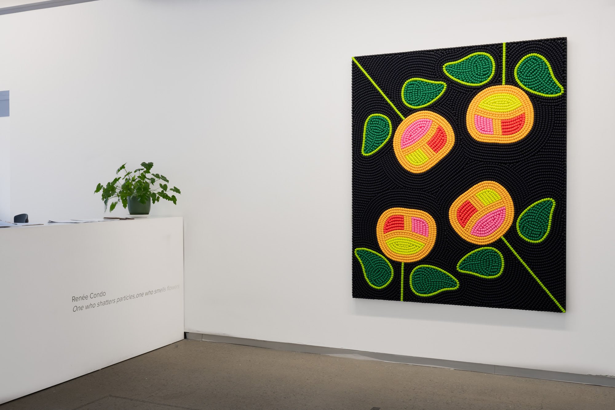 Renée Condo , Mawagnutmajig , 2025, Billes de bois, peinture acrylique, époxy sur panneau de bois / Wood beads, acrylic paint, epoxy on wood panel, 72 x 60 in.