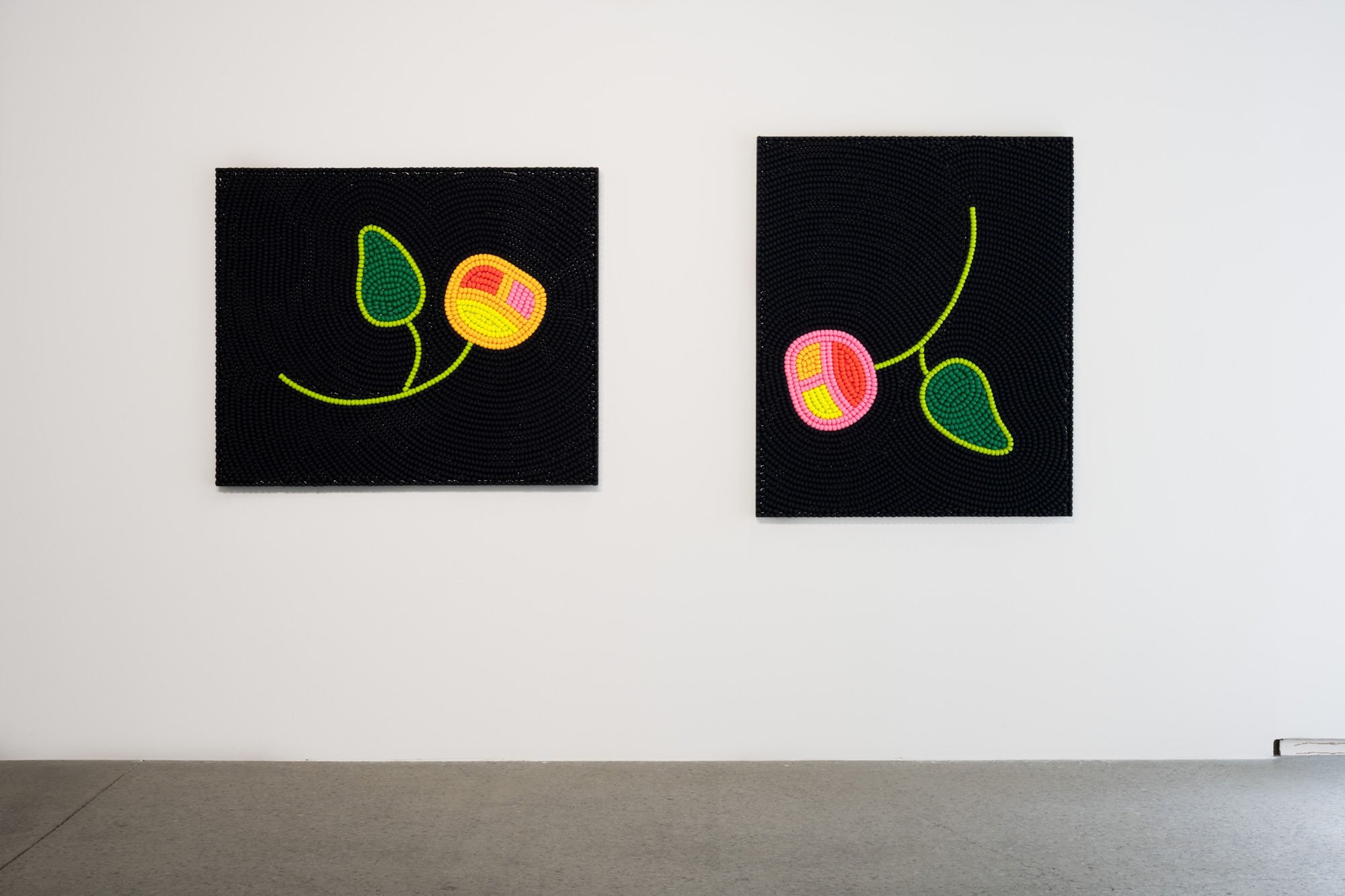 Renée Condo , Wasueg Ala'lugweg I and II , 2025, billes de bois, peinture acrylique, époxy sur panneau de bois / Wood beads, acrylic paint, epoxy on wood panel, 40 x 48 in.