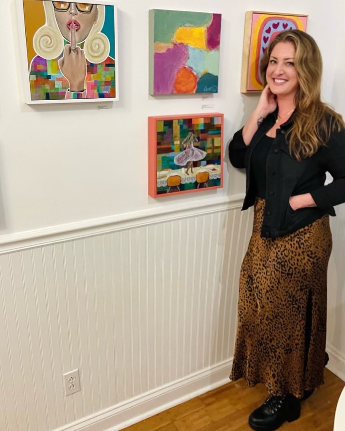 Standing next to some art pondering the eternal question: What do I do with my hands? 🖖🫳🫷Had a fantastic night at the Mini Masterpieces Opening 🎨✨ Explore and shop these creations, and many more (in person or online) through @themillergallery! 

