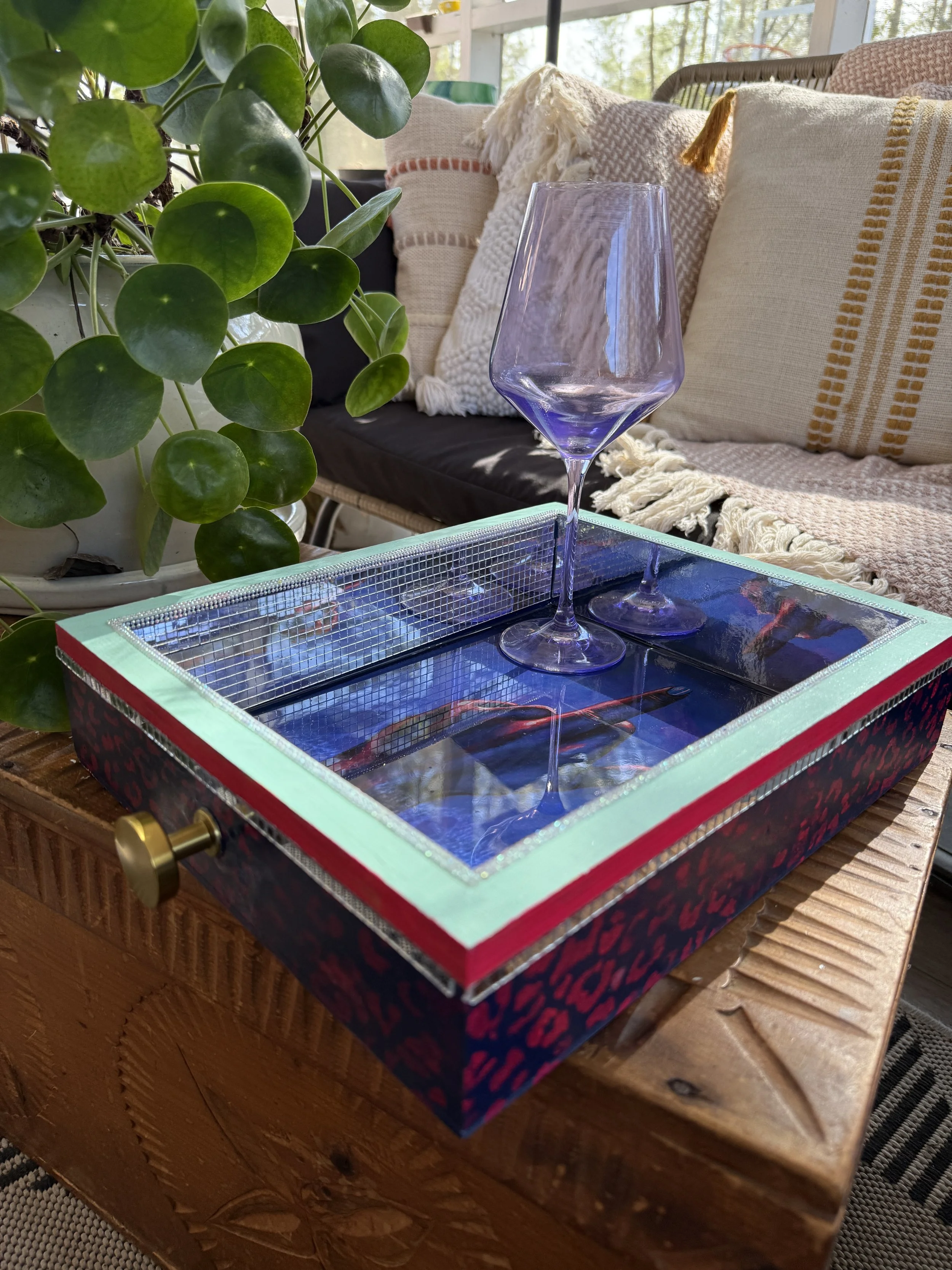 Fluorescent Finger - Handmade Box Tray - V1