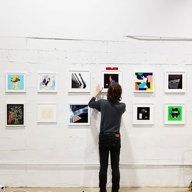 Hanging a bunch of #augmentedrealityart at @vrbar.nyc today!
Stop by for DUMBO open studios this weekend and see it IRL 🤯
*
#augmentedreality #artivive #artiviveapp #virtualreality #vrbar  #madeinbrooklyn