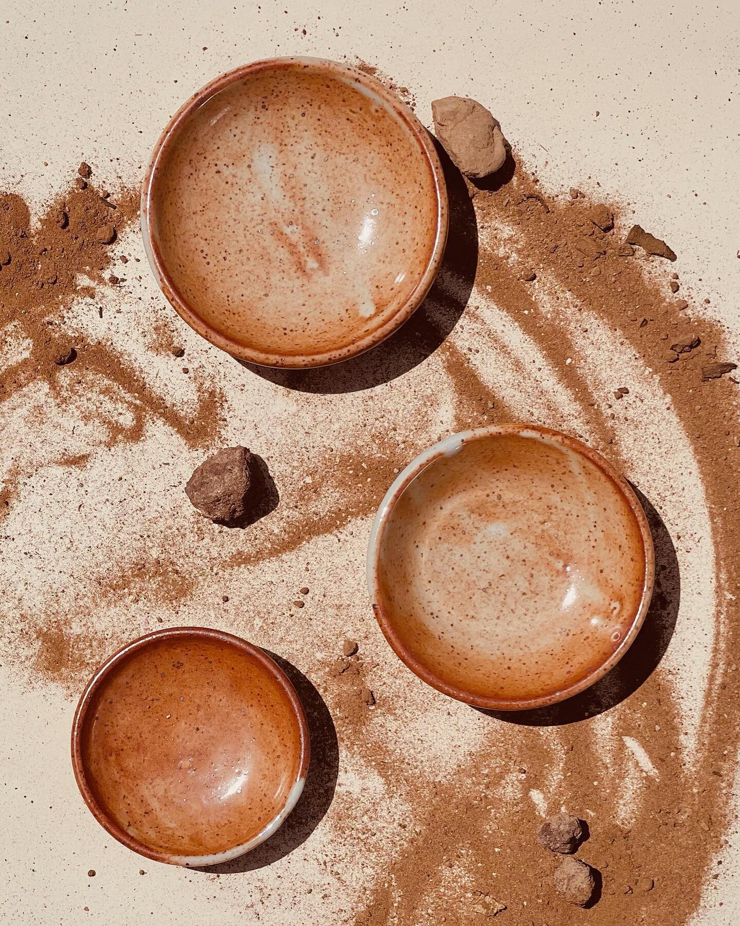 D E S E R T  P O T  D R O P 🌞  5/26 at 12pm EST

a summertime collection of hot pots, inspired by the desert. think WARM TONES. the red dirt, the grit, the sunsets, the heat, the simplicity of landscape, the textures... and a whole lotta dust. 

for