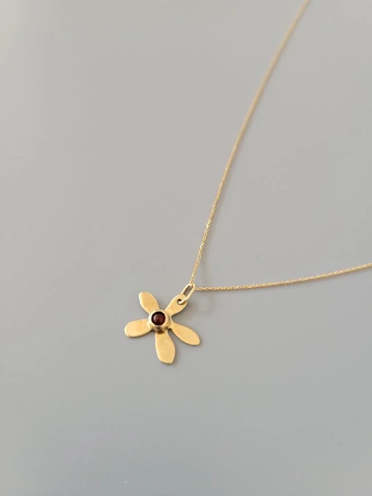 14K Gold & Garnet Daisy Necklace