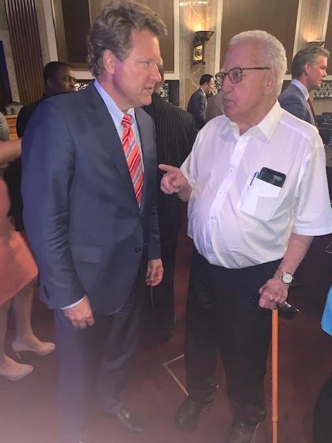 Greg Mitchel, IRF Round-table moderator, and Larry Lerner