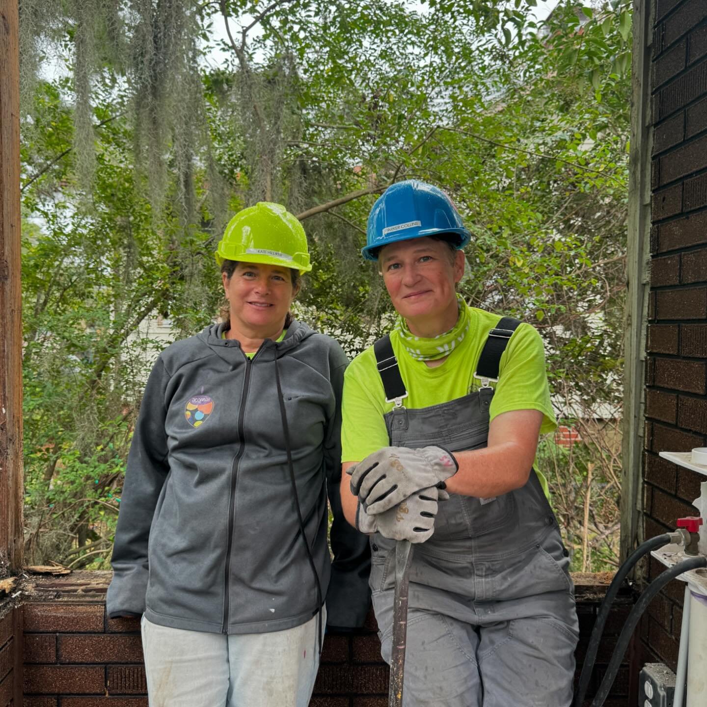 New hats, who this? 🎩 

They&rsquo;re actually on our hats. It&rsquo;s also a pleasure to have Kate and Parker in the field!!

#hardhats #salvage #decon #deconstruction #crowbar #wood #goodwood