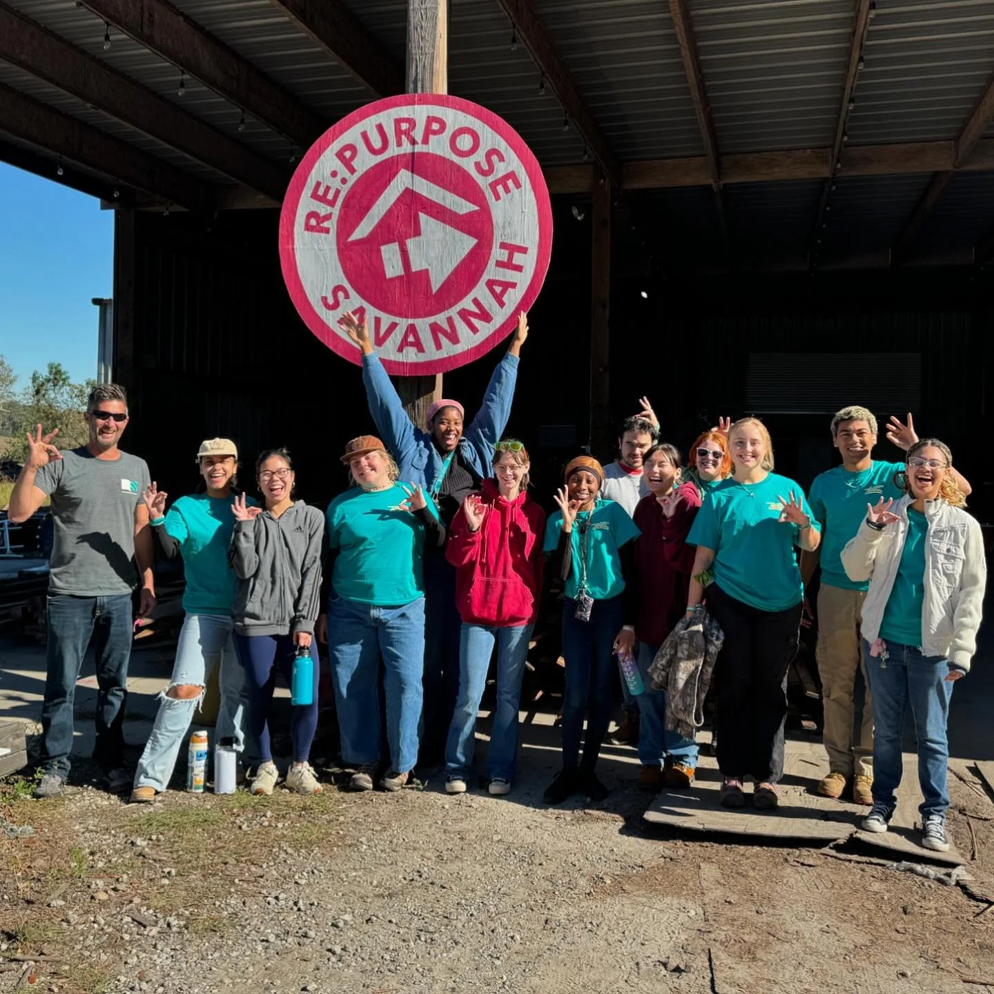 A huge SHOUTOUT to the amazing volunteer group from Coastal Carolina University (@ccuchanticleers) who came to the yard on Saturday along with Alan from @conway_salvage! 🏠 

It was an absolute pleasure showing you all deconstruction, salvage, and ci