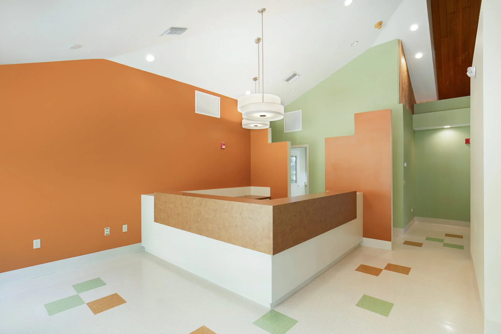 002_VetClinic_Stroop reception side.JPG
