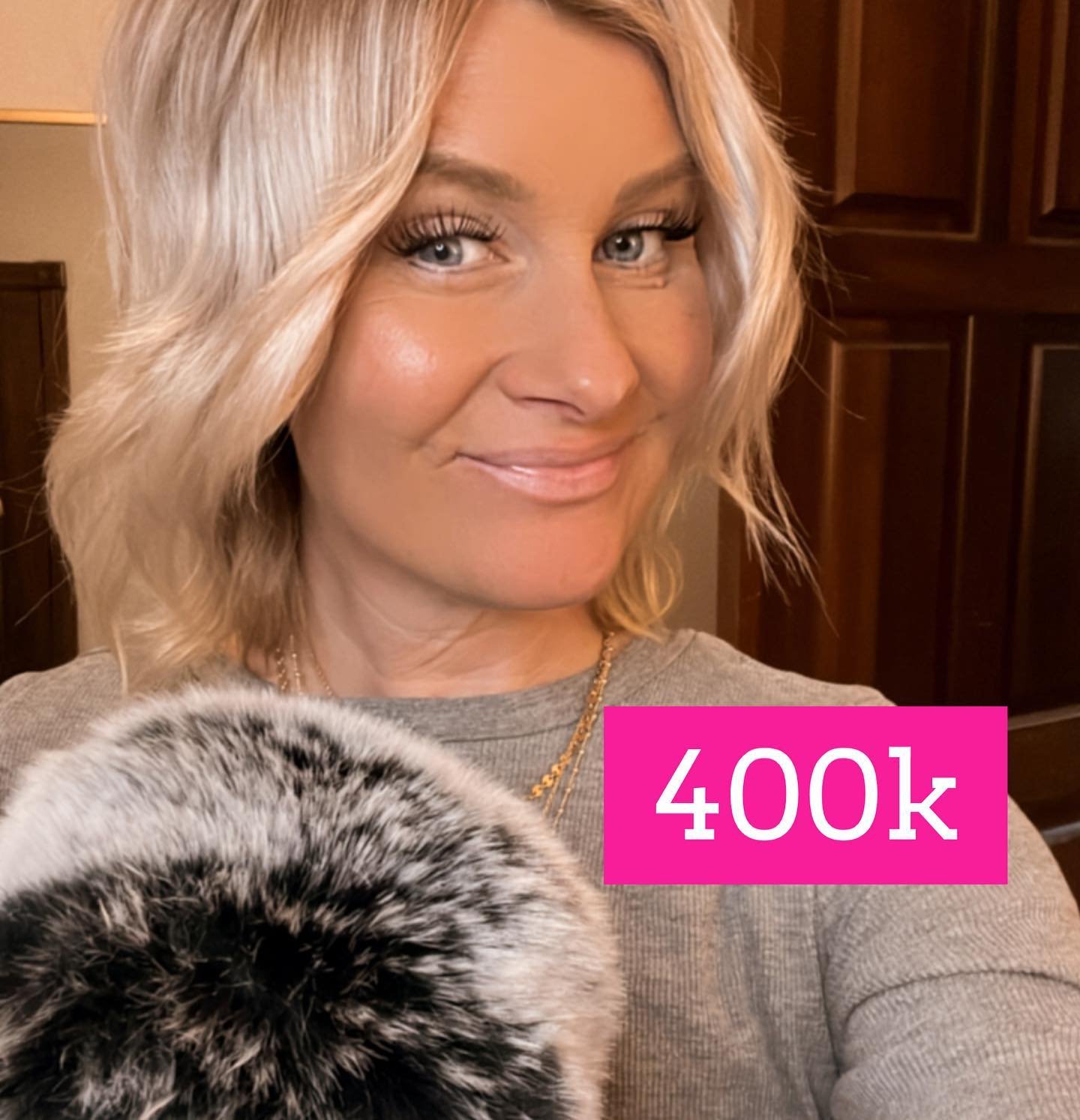 400k downloads of my podcast.🙌💕
.
I give all the praise to God who put this on my heart in 2019, and I listened. Ya&rsquo;ll, we&rsquo;ve started a movement of training for life&hellip;no longer dieting and instead creating healthy habits to create