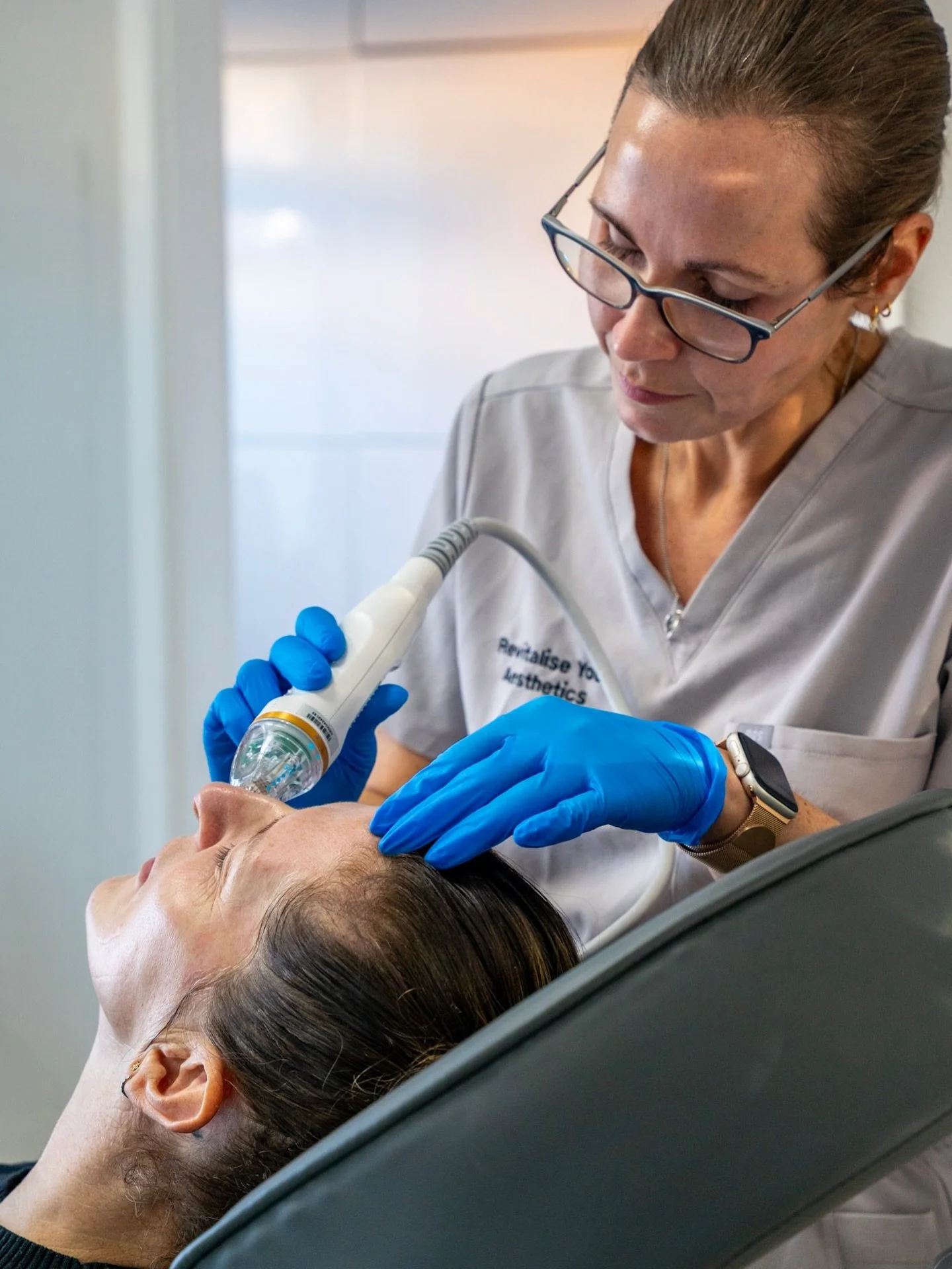 Why Gentlo RF Microneedling Is Perfect for skin rejuvenation and why I love ❤️ it 

🔬 1. Dual-Action Rejuvenation: Microneedling + RF
Its combining precision microneedling with radiofrequency energy to work at multiple skin depths.
- The Microneedli