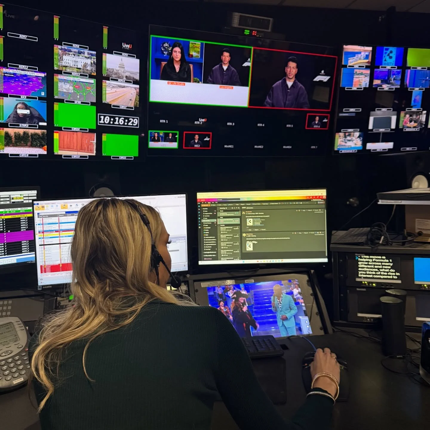 The Janas swapped places today! Me in the booth and Producer @jana_qclife interviewing !

Off to update the LinkedIn 💁&zwj;♀️