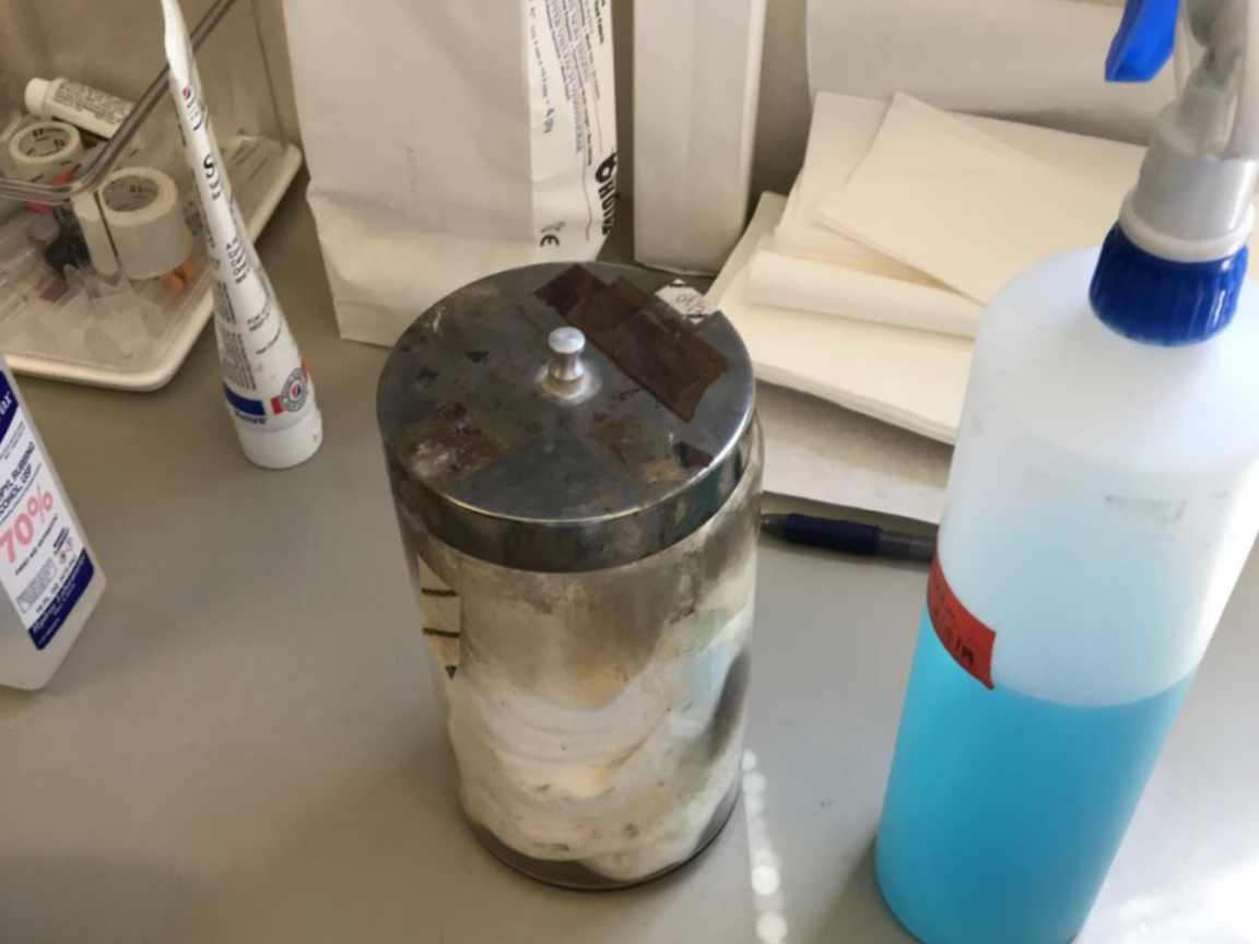 Photographer: GMHALLBERG VMO Date and Time: 03-JUN-19 1:33 Inspection No: 2016082569510586 Description: Containers with gauze and non-stick pads for cleaning and dressing head caps. Certificate: 92-R-0001 Legal Name: OREGON HEALTH & SCIENCE UNIVERSITY