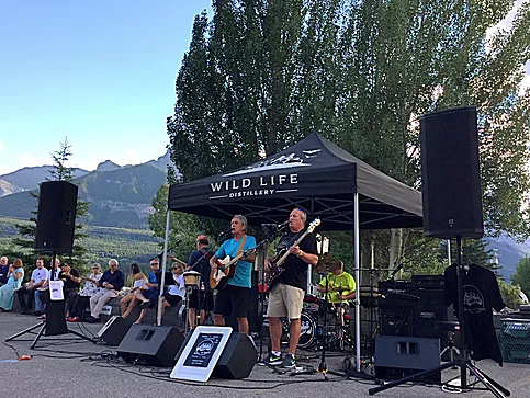 "The Critters" belting out some great old time rock'n'roll