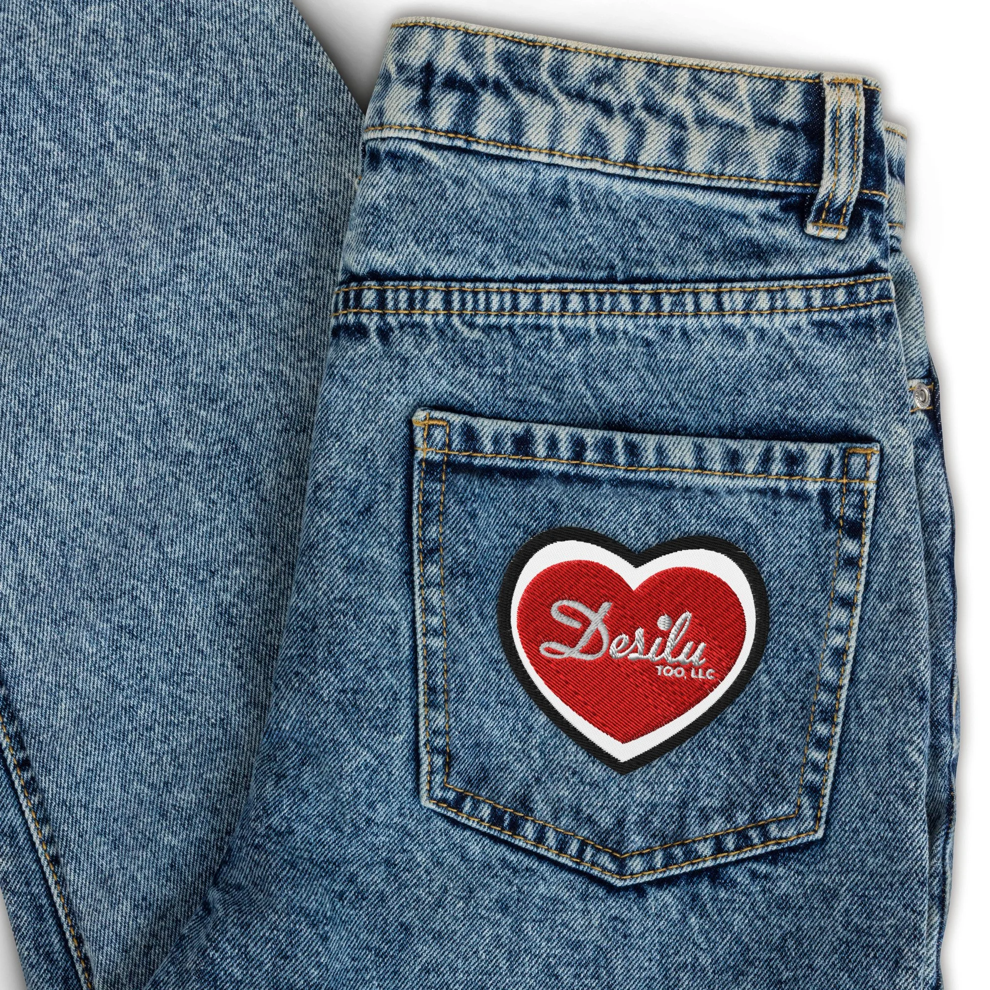 embroidered-patches-white-heart---3.1x2.8-front-69fcec9d8da96.jpg