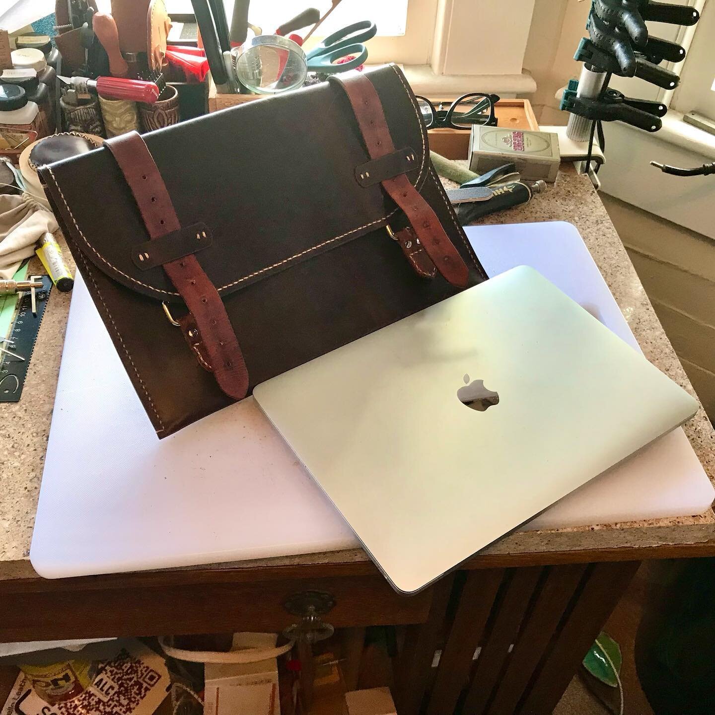 Decided to make a matching MacBook cover to go with the new backpack. Link to the store in Bio. #ALC #Leather #LeatherCraft #COVIDSkill #HandCut #HandStitched #HandDyed #HandMade #KeyWest #LocalArtist #AlphaBrain