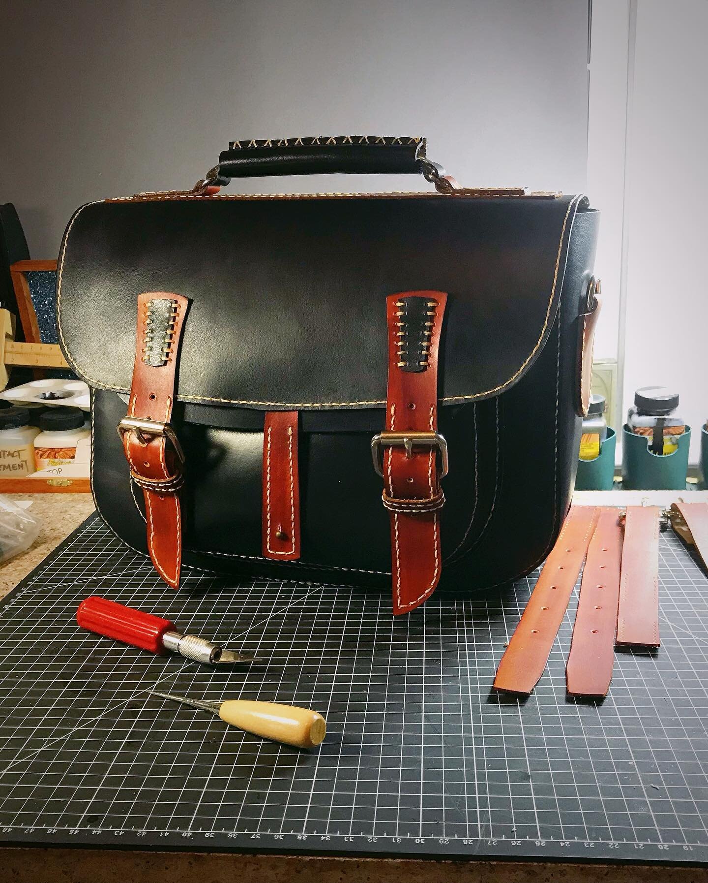 Latest project: The Elizabeth Messenger Bag 
Link to the store in Bio. #ALC #Leather #LeatherCraft #COVIDSkill #HandCut #HandStitched #HandDyed #HandMade #VegTan #KeyWest #LocalArtist [design by @vasileandpavel ]
