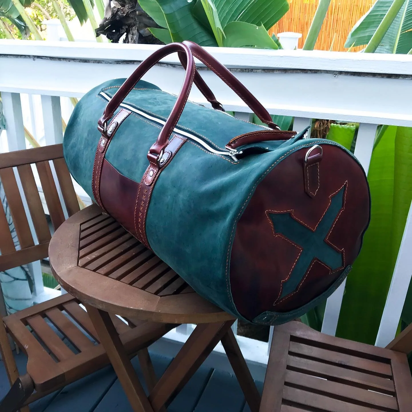 Latest project off the table. X- Duffel Bag. 
&bull; Link to the store in Bio. #ALC #Leather #LeatherCraft #COVIDSkill #HandCut #HandStitched #HandDyed #HandMade #KeyWest #Florida #LocalArtist #BuyLocal #MadeInTheUSA #CrazyHorseLeather #VegTanLeather