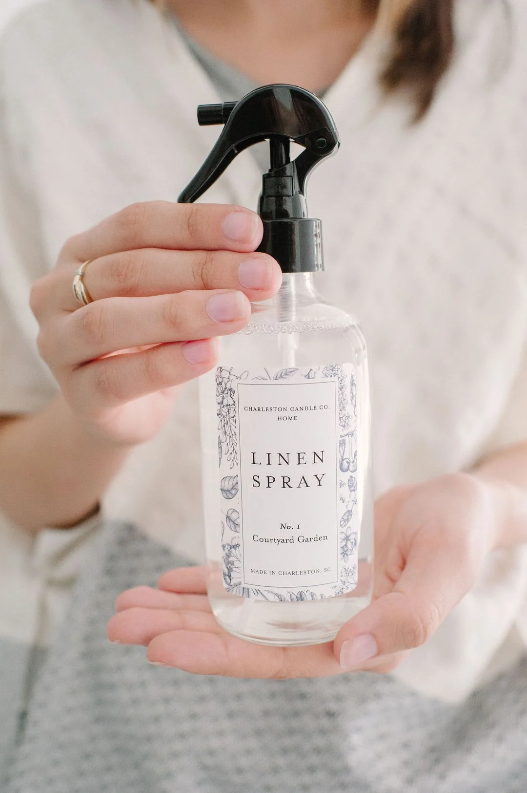 CHS_CANDLE_CO_LINEN_SPRAY_julielivingston.jpg