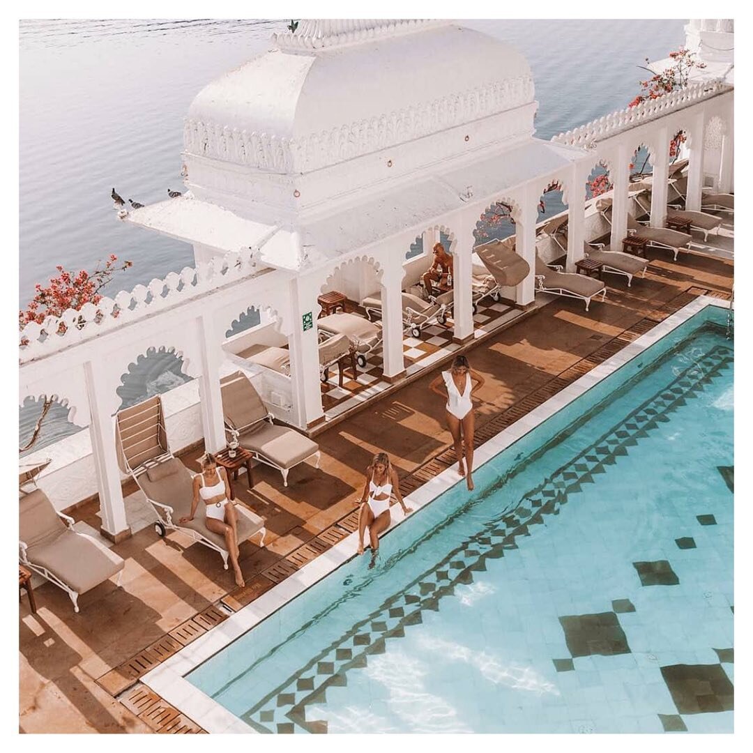 Sneaking an early dip into the weekend? 

Don&rsquo;t blame you! Especially with this beautiful pool @tajlakepalace 

.

.
.

#tajlakepalace #tajhotels #tajpalaces #palacestories #udaipur #travellife #pool #view #floatingpalace #worldsbest #traveland
