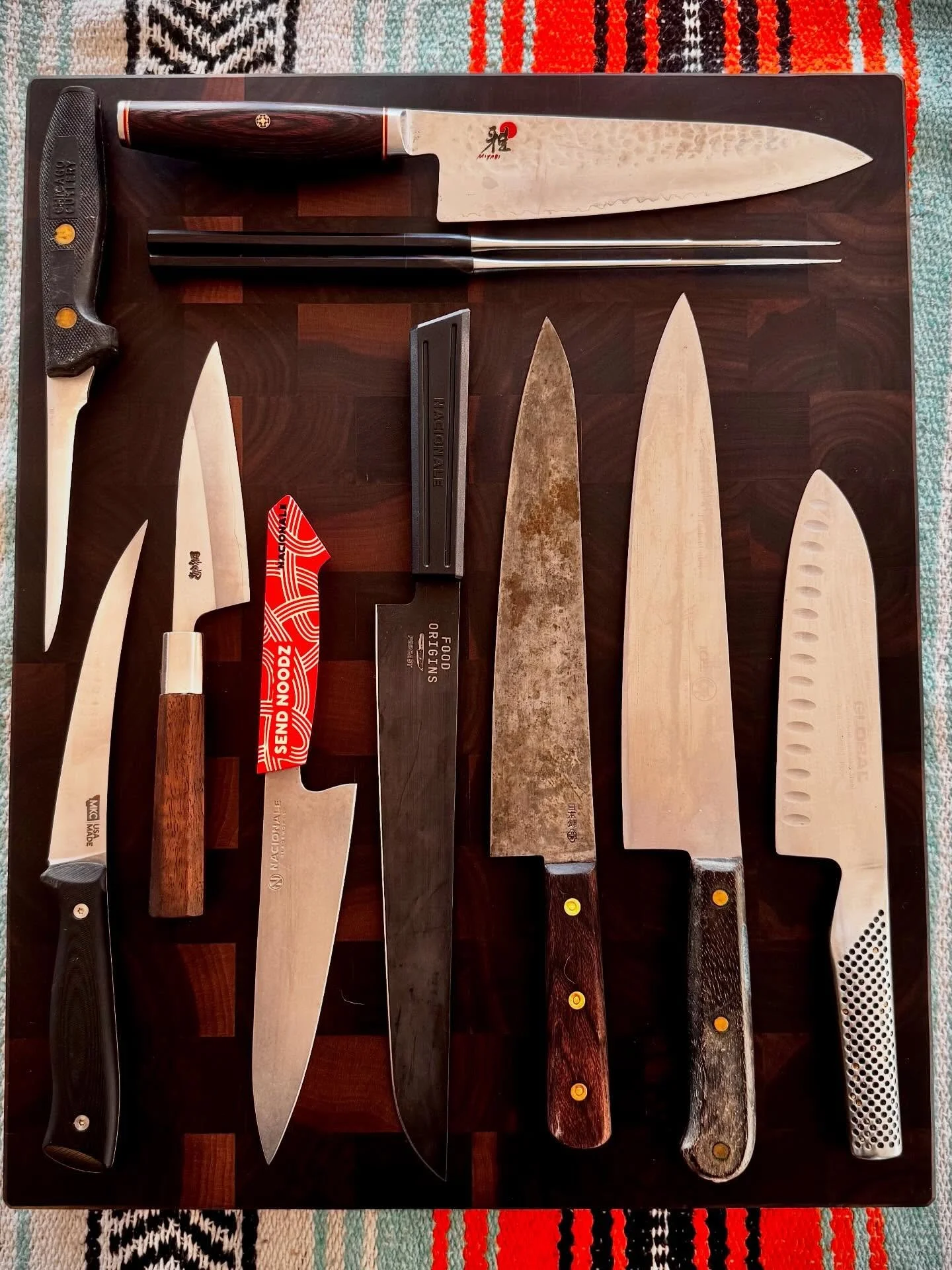 CHEF KNIVES 

Unboxed the beautiful walnut cutting board I just purchased from @montanablockco . Why not showcase some of the chef knives I&rsquo;ve acquired over the years. The weathered Gyuto is my Mothers ❤️. Appreciate the gifts from family and f