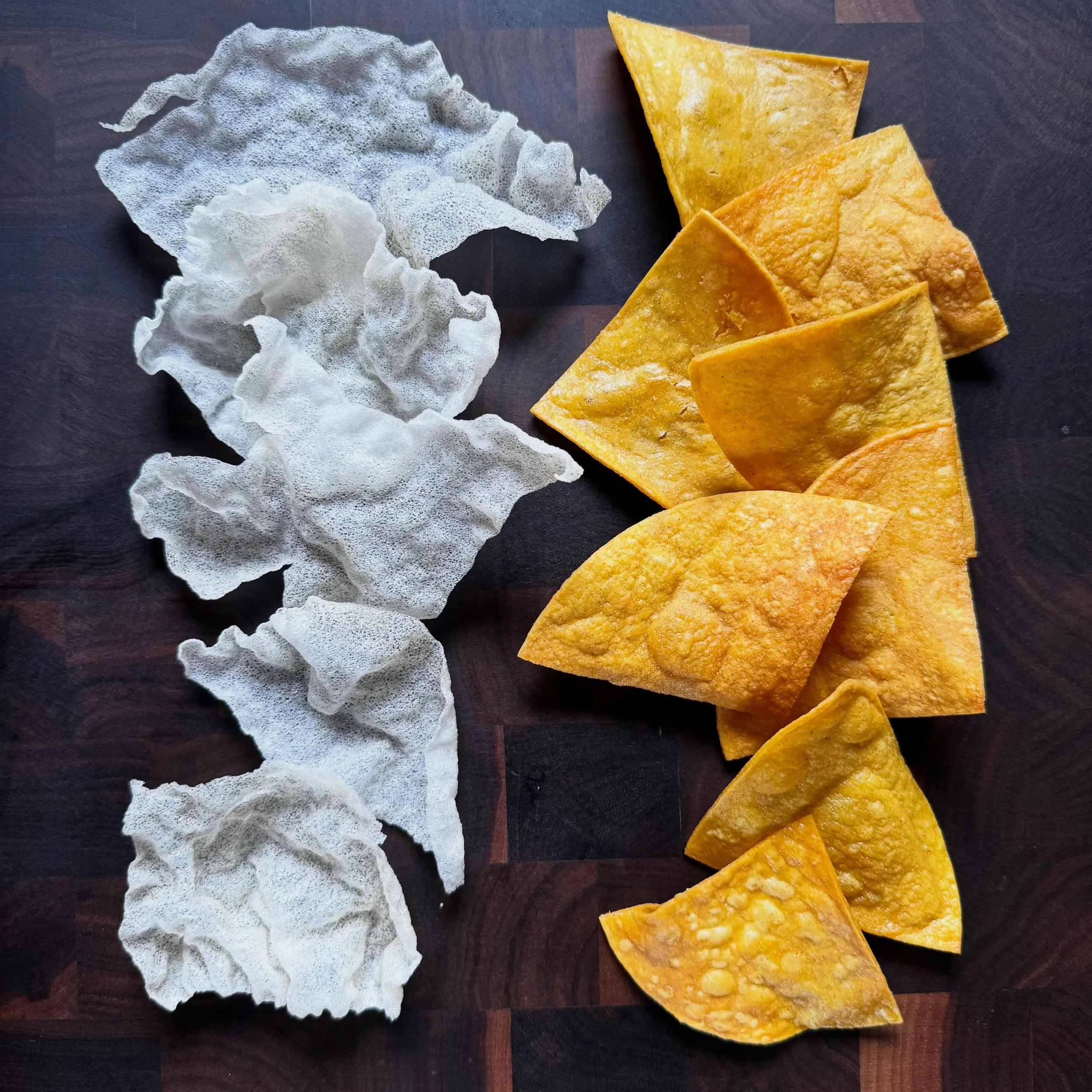 YIN YANG

Fresh chips made with corn tortillas and rice paper. Which one are you going to eat? Choose wisely. 

Both are delicious and seasoned with @ultrahotpeppers Three Kings Hot Salt

#riprobbase