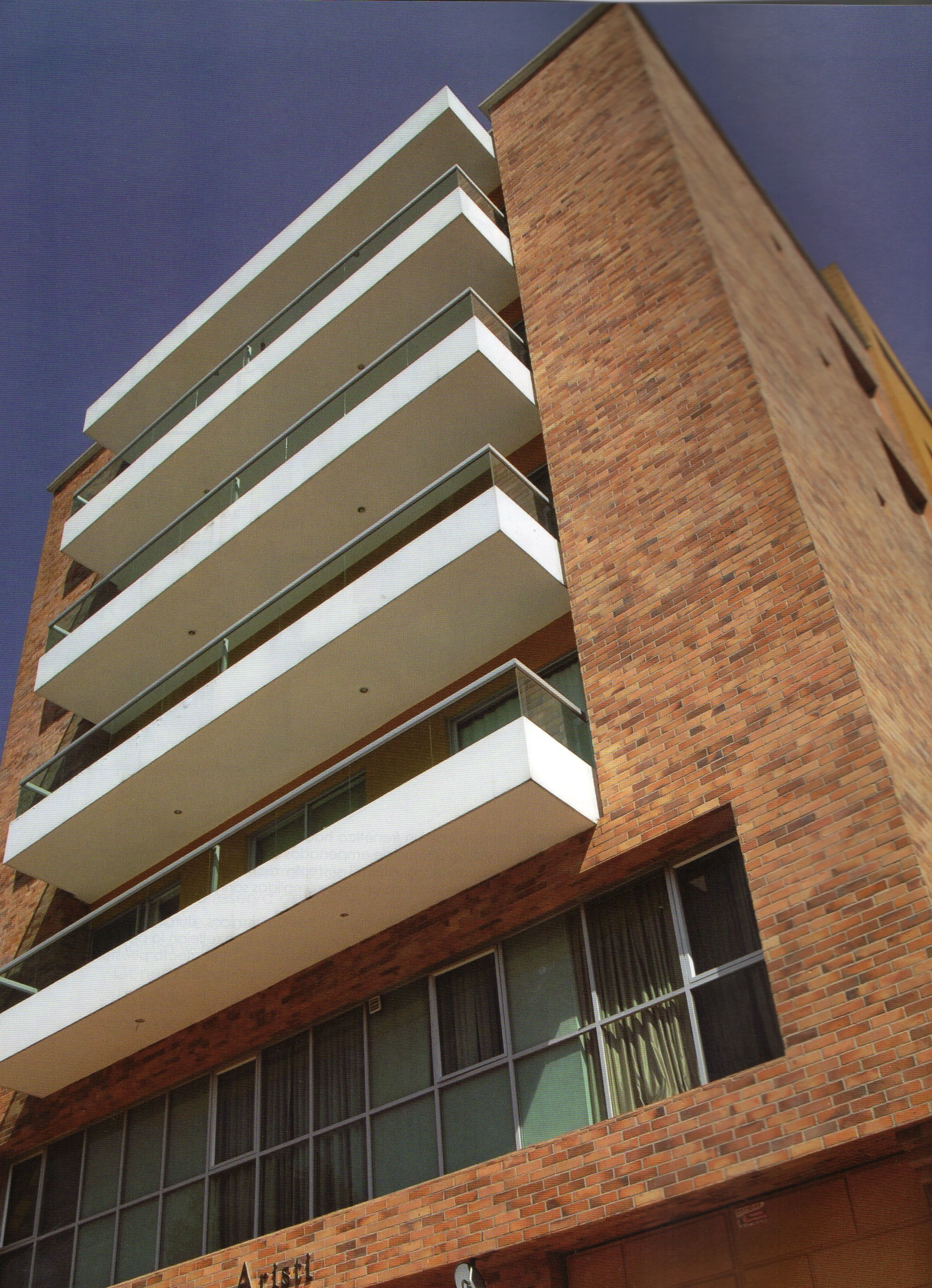 EDIFICIO ARISTI