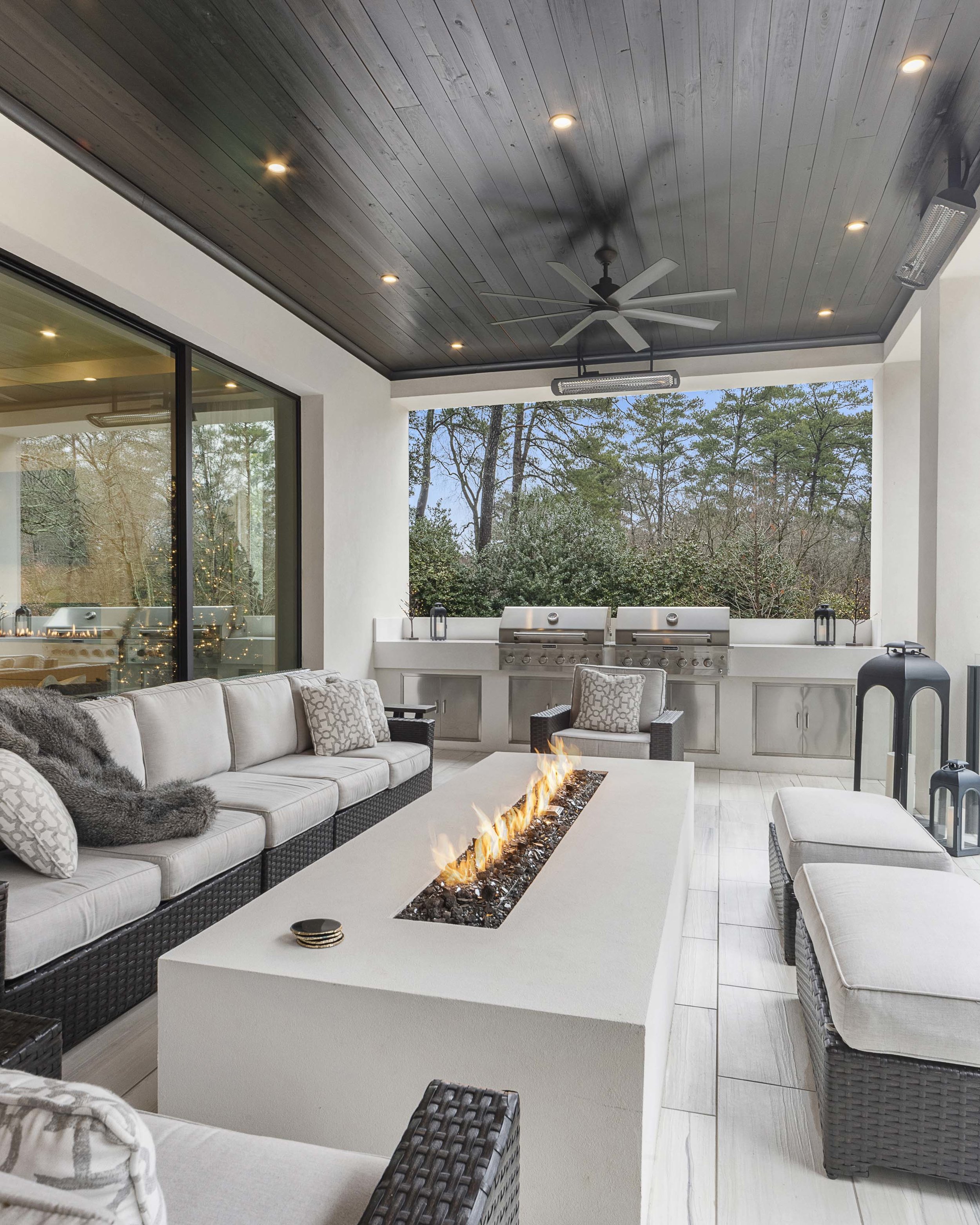 Habersham_outdoor room with built-in grill.jpg