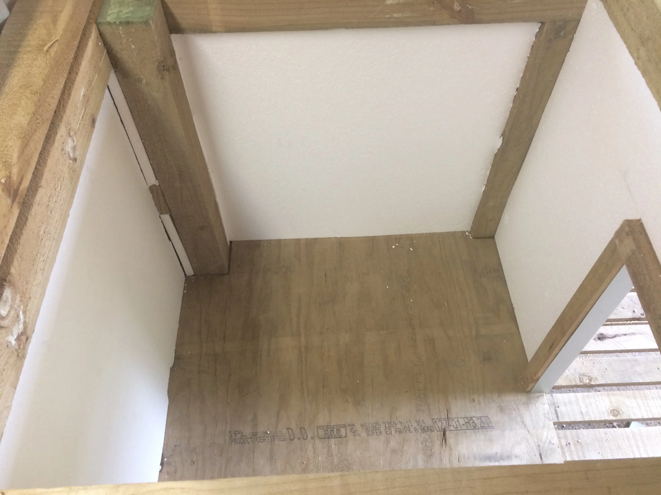 fully insulated dog kennel