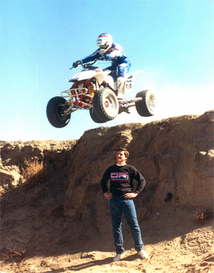 Marty Hart jumps over Loren Duncan 1989.jpg