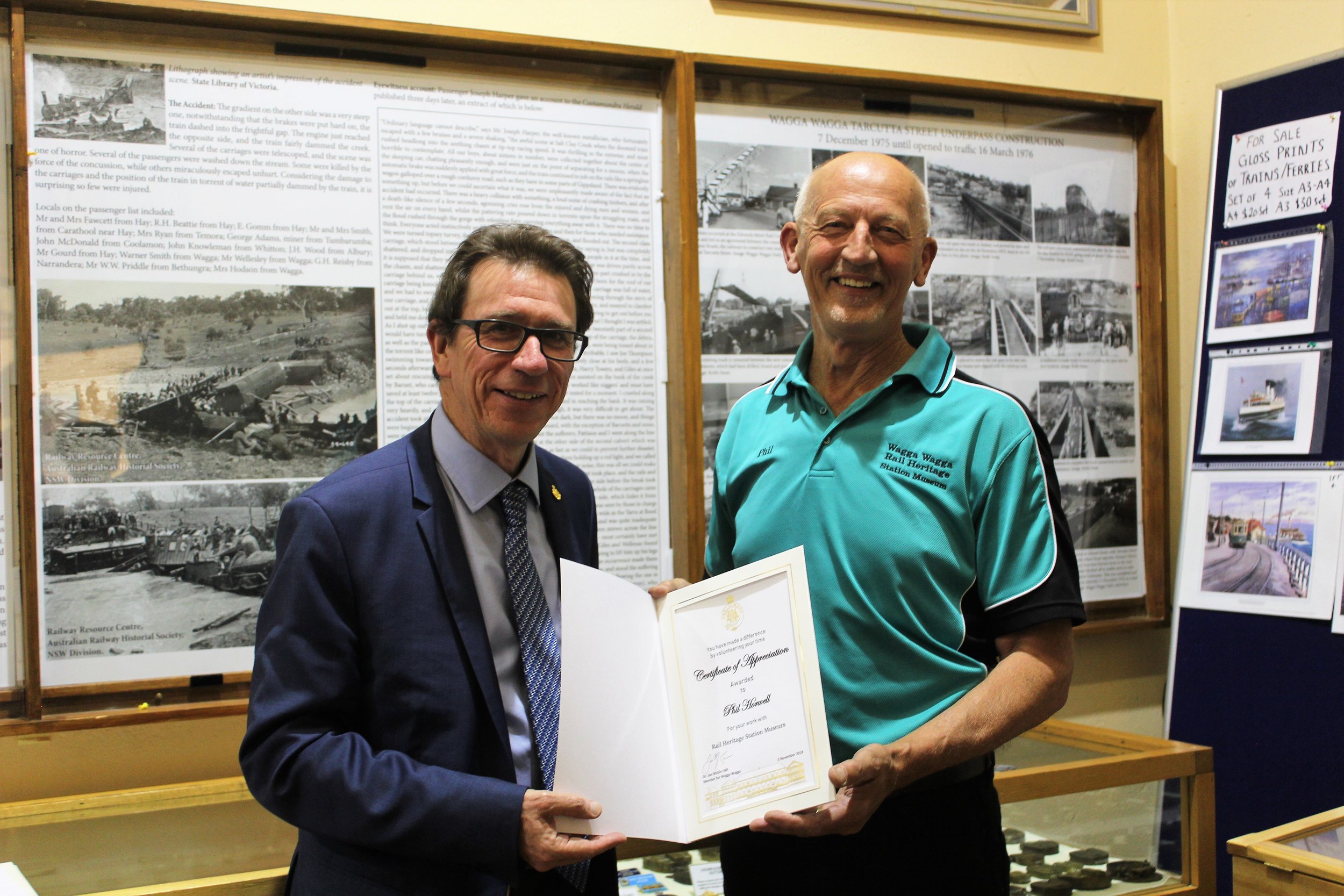 Wagga MP presents certificate of appreciation to Phil Horwell .jpg