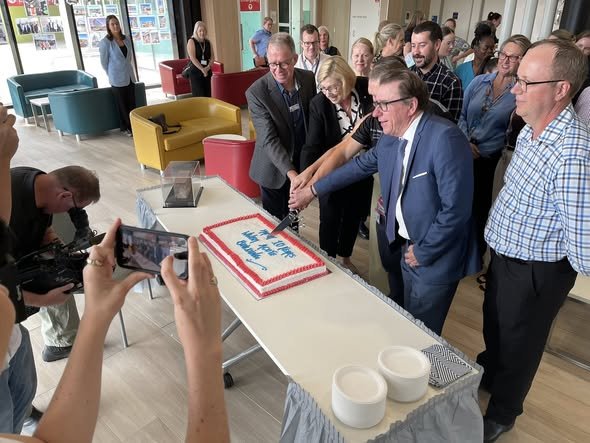 TENTH ANNIVERSARY OF THE OPENING OF THE ACUTE SERVICES BUILDING AT WAGGA BASE HOSPITAL.