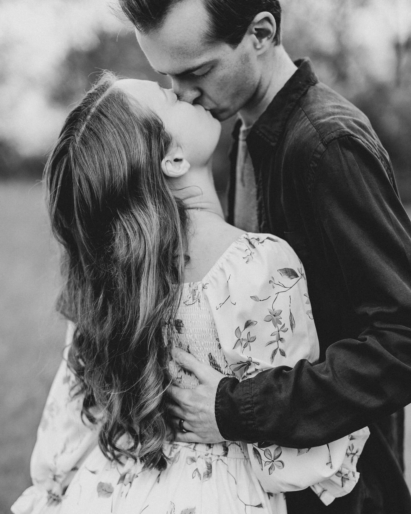 When you have a spot in mind that is all things nostalgic+ meaningful, AND serves as a stunning backdrop for photos? Sign 👏 me 👏  up 👏 . 

I met up with Hannah + Michael at Catholic Familyland for their engagement session, and it was all things go