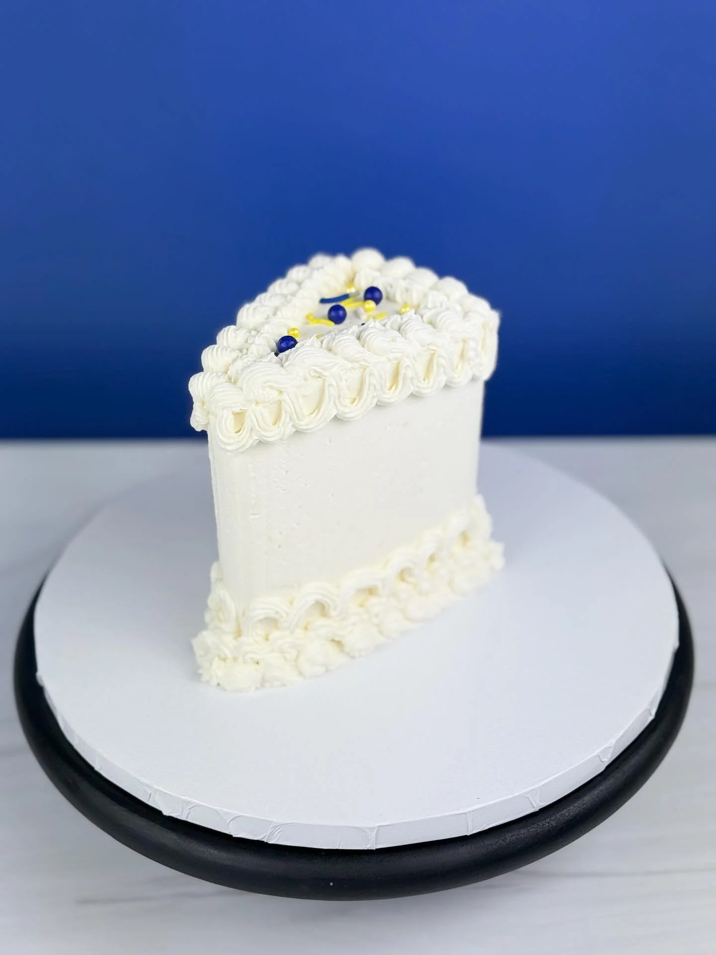 Happy Birthday! 
Flavor: White chocolate with raspberry filling. 
.
.
.
#clarascakesllc #clarascakes #cake #cakes #cakedesign #cakedecor #cakedecoration #cakesofinstagram #cakedecorating #cbus #cbusfoodscene #cbuslife #cbusgram #cbuseats #cbuslocallo