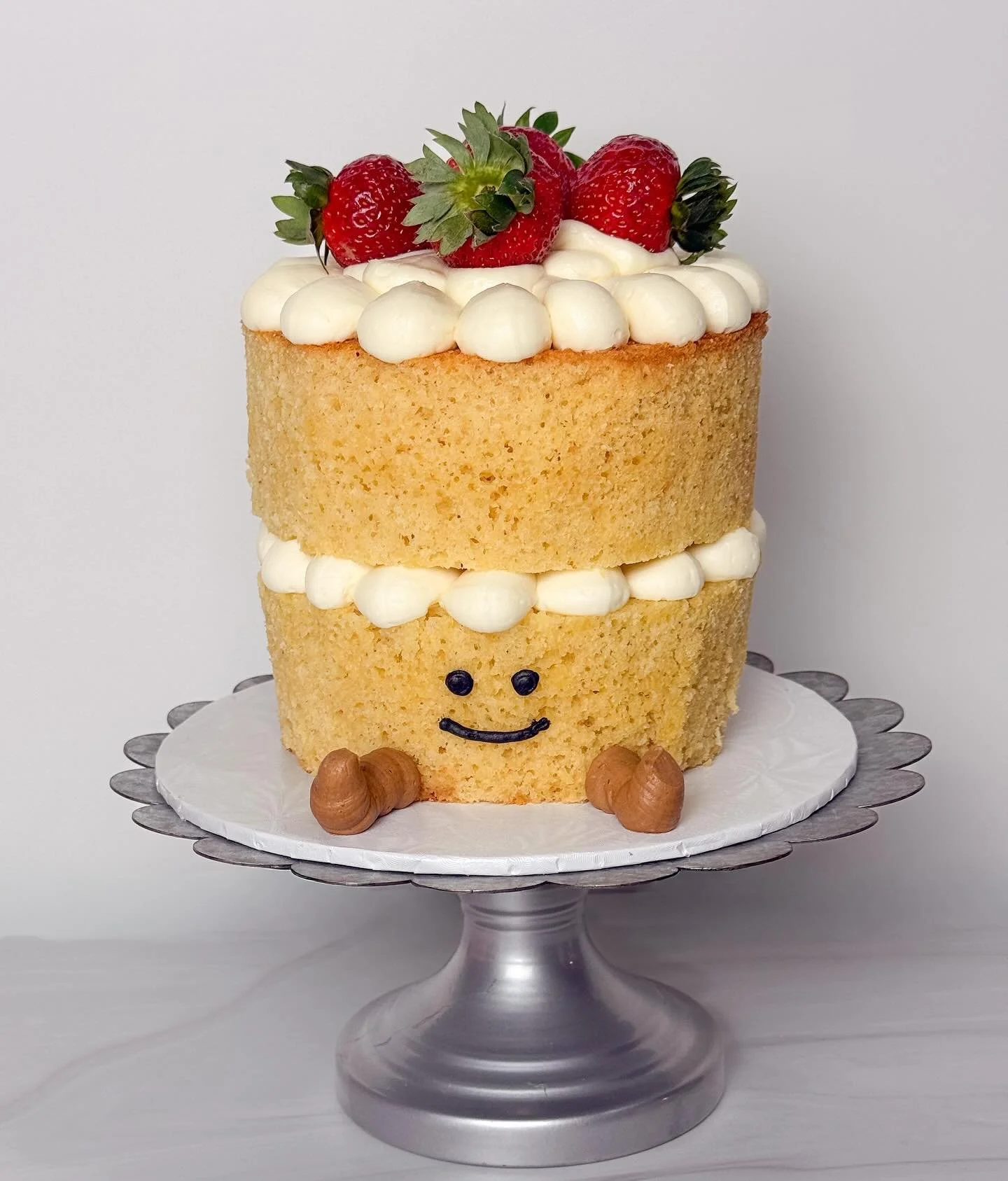 Happy Birthday! 😍🎂🍓
.
.
.
#clarascakesllc #clarascakes #cake #cakes #cakedesign #cakedecor #cakedecoration #cakesofinstagram #cakedecorating #cbus #cbusfoodscene #cbuslife #cbusgram #cbuseats #cbuslocallove #cbusfood #columbus #columbuseats #assee