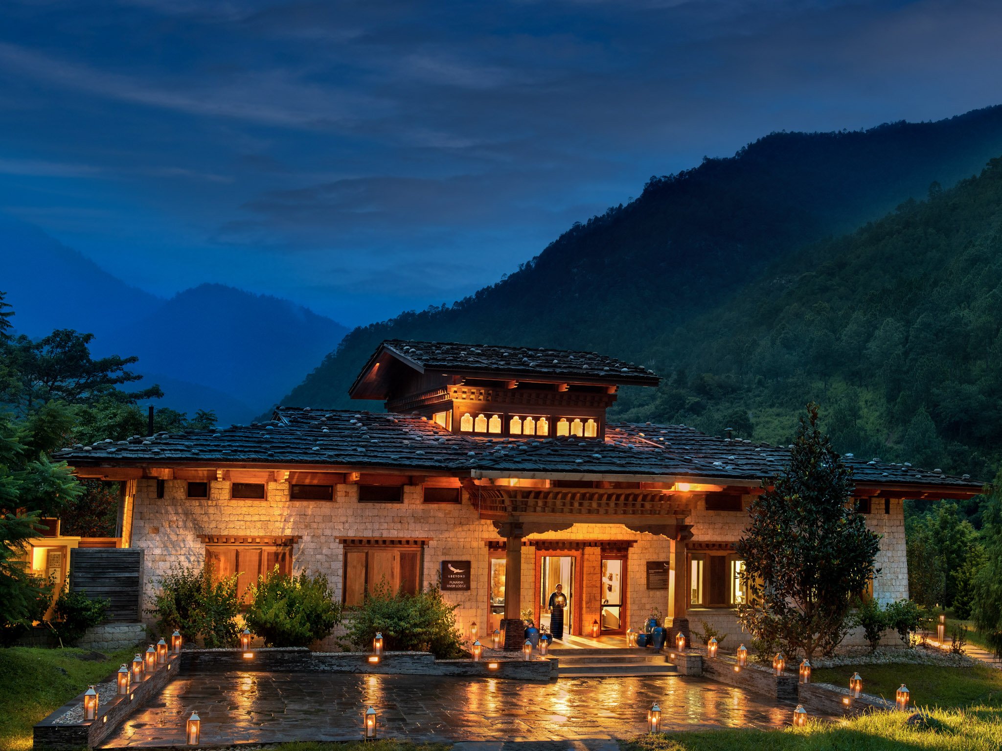 6-Bhutan-Punakha-River-Lodge-Guest-Arrival_1.jpg