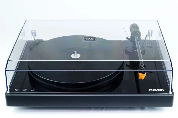 Neuer Revox-Plattenspieler Studiomaster T700
