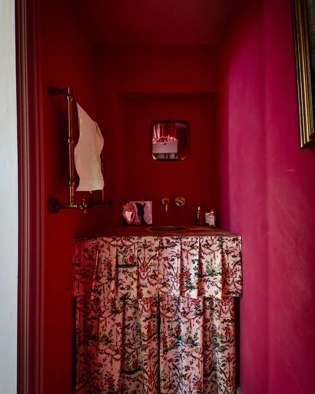 Our September designer of the month was released this morning and her portfolio is FULL to the brim of creative, layered and characterful spaces. Take a scroll through her feature on our website to find out more about how she works and her recent fin
