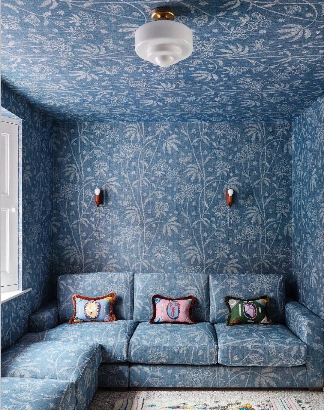As we head into the 'indoor season' in England it got us thinking about the importance of the sofa. It's big in size so it has to be comparable in design AND comfort. I don't think one out weighs the other here! Nail your design and nail your cosy se