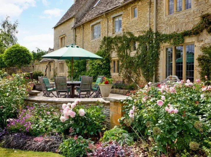 The Cotswolds is often referred to like a chocolate box picture. Quaint, idyllical and picture perfect: this house certainly fits the bill. Rendered in beautiful cotswolds' stone, astonishing scenery and phenomenal scope and groundwork for a fabulous