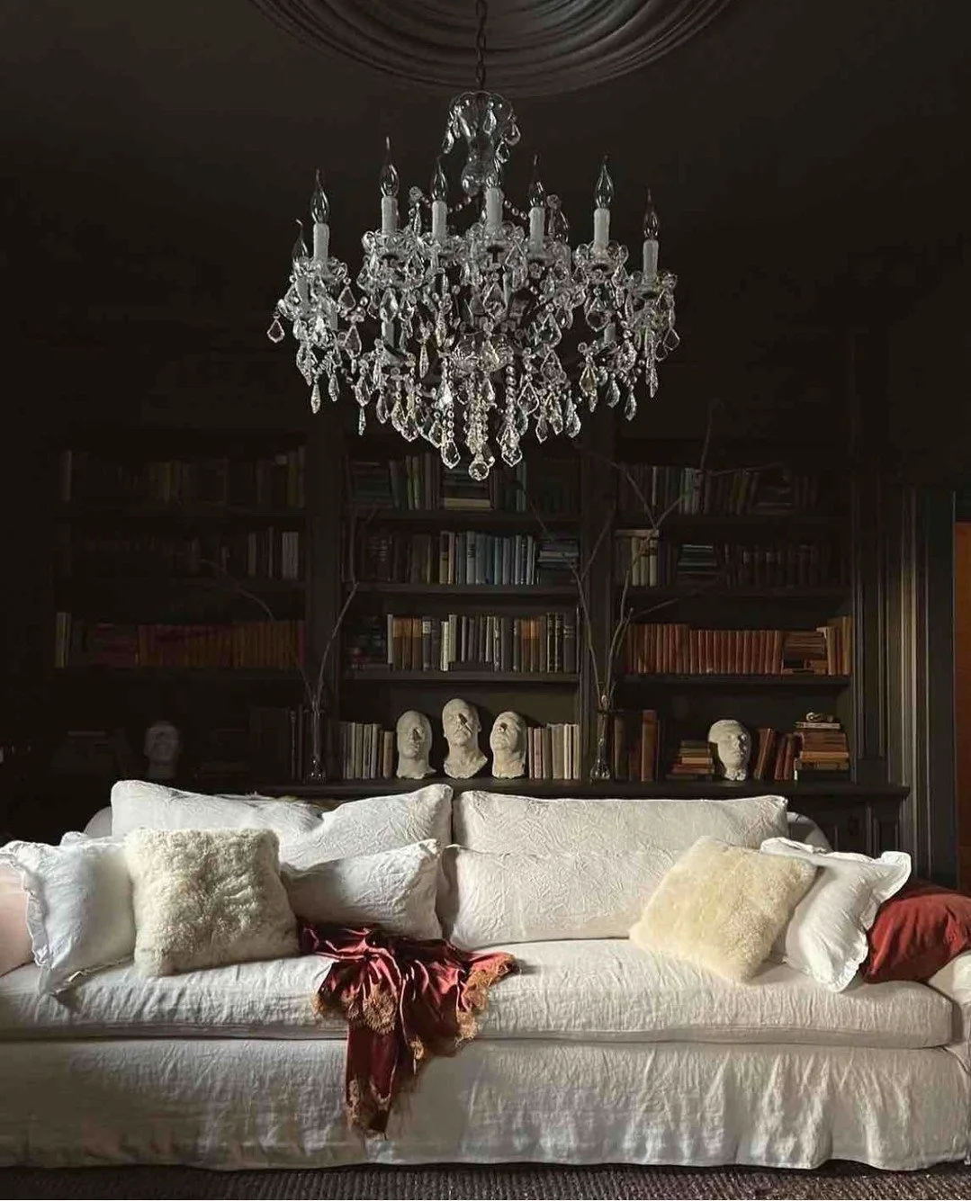 Haunting or hauntingly good? Moody tones, dramatic details, vintage charm and just the right touch of spooky sophistication. 

Images by ~
@snookphotograph
@leydi_milagros_
via @theworldofinteriors

#halloween #moodyinteriors #darkinteriors #interior