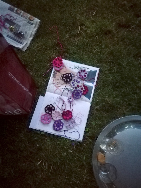 Abb. 1: Die Arbeit einer Frau aus der Strickrunde.