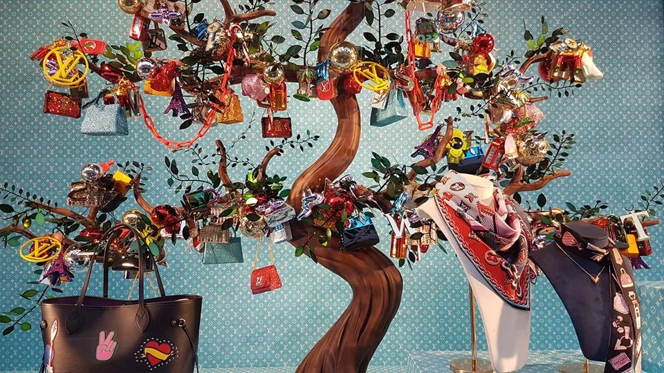 Raise your hands if this is the tree of your dreams!