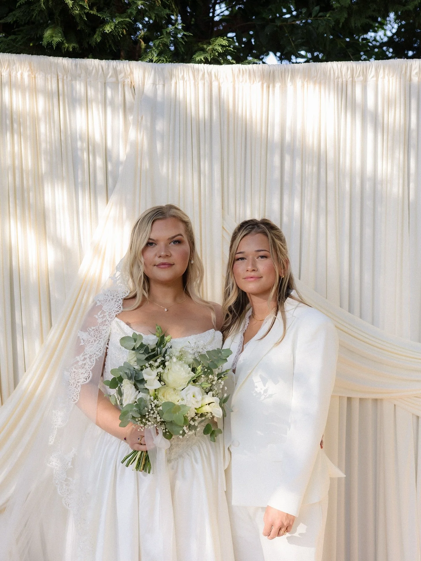 T + A 🤍✨

Together we will go on dancing, long after the music falls silent 

.
.
.
@villateloni_marche