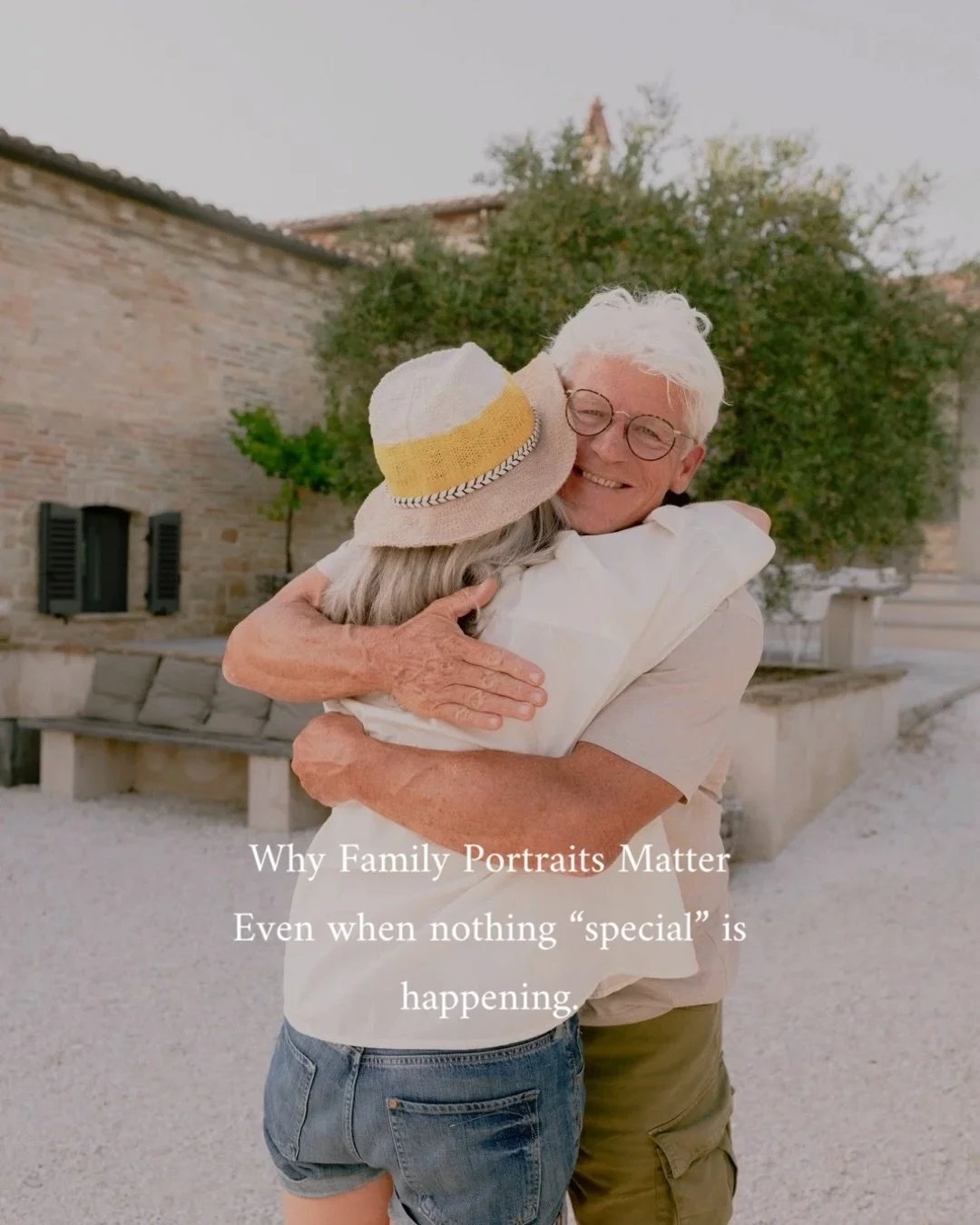 Gift a memory, not just a photo.
For yourself, your loved ones, a friend, or the whole family &mdash; love lives in every frame.

It:
Regala un ricordo, non solo una foto. 
A te stesso, a chi ami, a un amico o all&rsquo;intera famiglia &mdash; l&rsqu