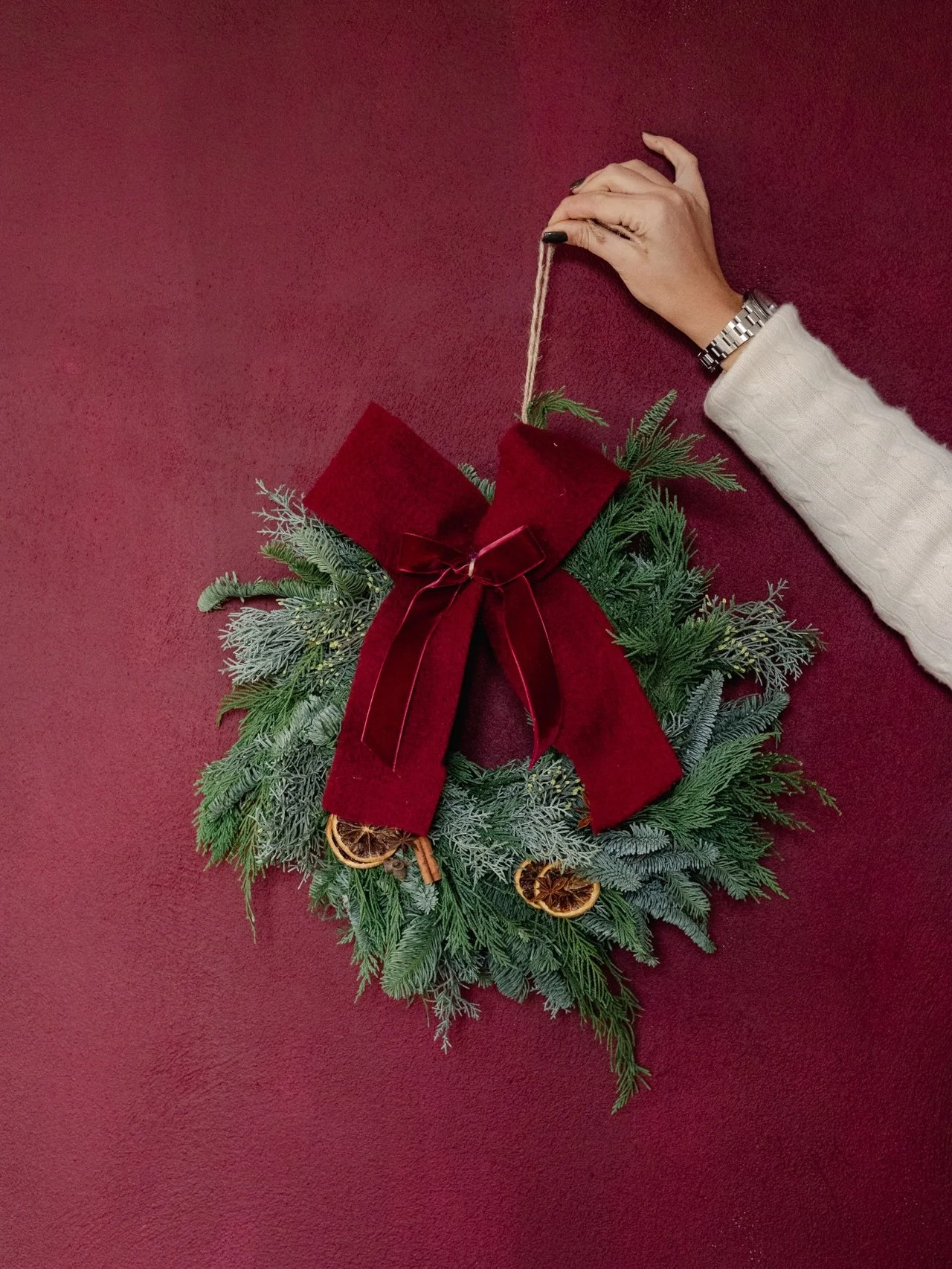 I don&rsquo;t know about you, but the Christmas atmosphere always lifts my spirits. Here are a few snapshots from our latest workshop with Christmas wreaths and handmade tortellini Created by @ouifleurs + @ouiincucina 🎄 &hearts;️

~ 
Thx so much to 