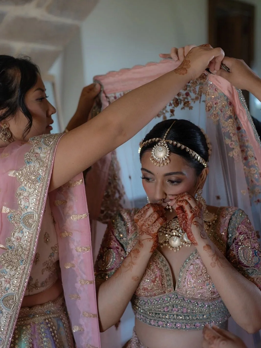 All wedding galleries are fully edited and delivered 🤍 I&rsquo;m now shifting my focus to the creation and printing of wedding albums. Prints have a unique power, they preserve emotions in a way digital files never can. It&rsquo;s time to turn memor