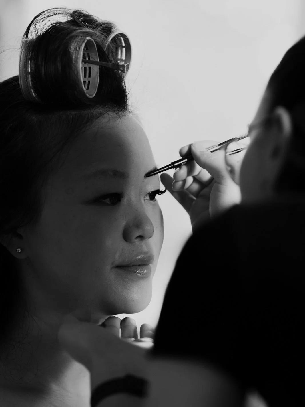 During the getting ready, it doesn&rsquo;t matter where I am.
I surrender to the details, the smallest gestures, the soft pauses, the quiet emotions unfolding in the room.

I observe everything that happens around you and beyond you:
someone having l