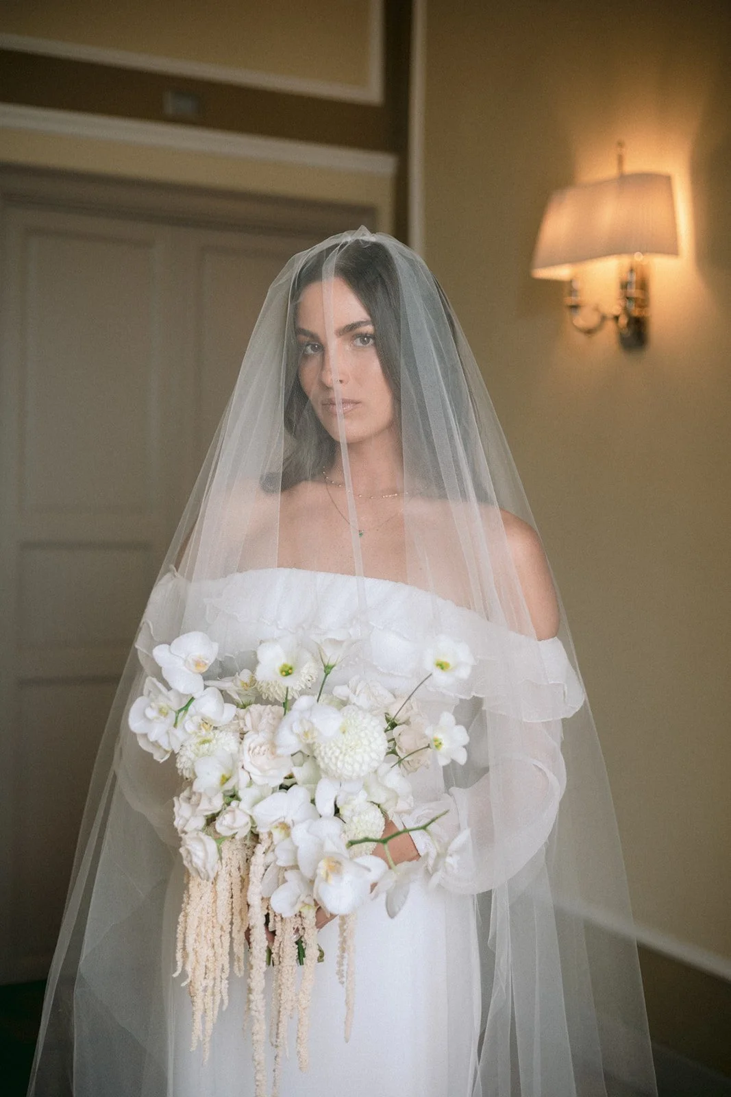 castellolaleccia_vanessailli_bride_portrait.jpg